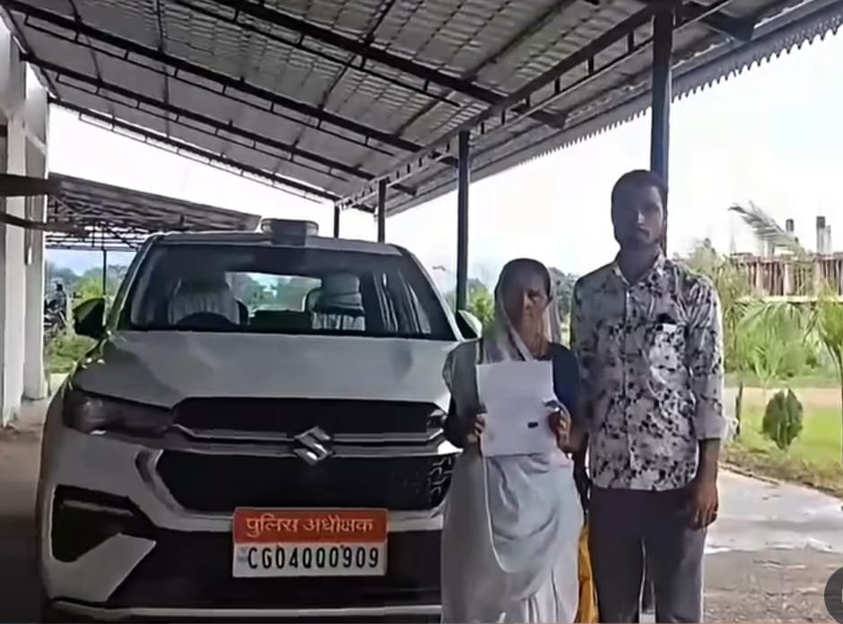 करंट से मौत के मामले में हसौद पुलिस पर गंभीर सवाल, एफआईआर से आरोपी का नाम हटाने का आरोप मृतक की पत्नी ने एसपी से लगाई गुहार, कहा—निष्पक्ष जांच कर दोषियों पर हो कार्रवाई।