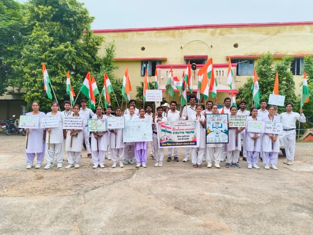 नुक्कड़ नाटक के माध्यम से डाइट के शिक्षार्थियों द्वारा उल्लास साक्षरता अभियान और पौढ़ शिक्षा पर किया गया जागरूकता कार्यक्रम का आयोजन।
