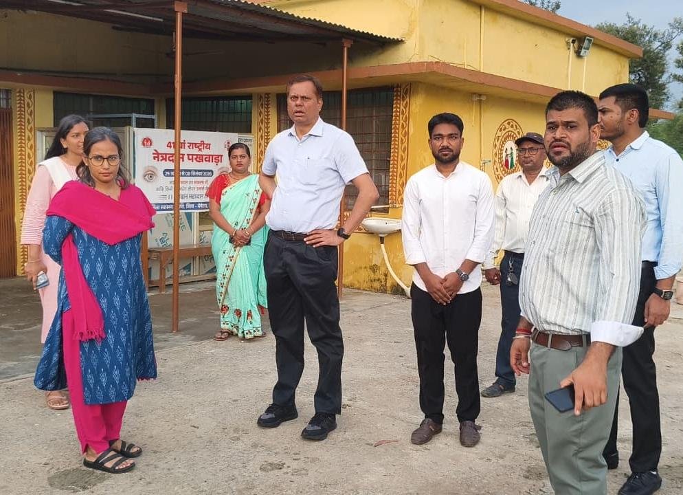 संभागायुक्त श्री सत्य नारायण राठौर ने किया प्राथमिक स्वास्थ्य केन्द्र नांदघाट का आकस्मिक निरीक्षण