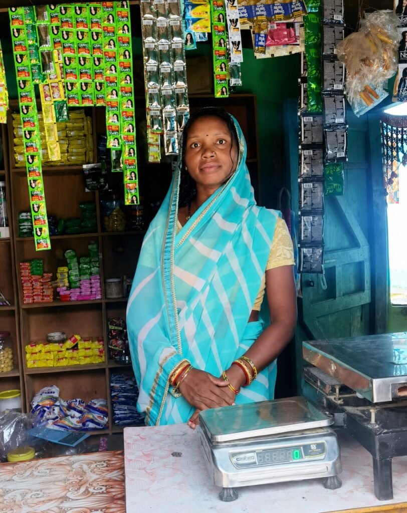 विष्णु भैया के सुशासन ने बदली सुमन लता की जिंदगी, किराना दुकान से सालाना एक लाख रुपये से अधिक आय, स्व-सहायता समूह से जुड़कर सुमन लता बनीं ‘लखपति दीदी’…