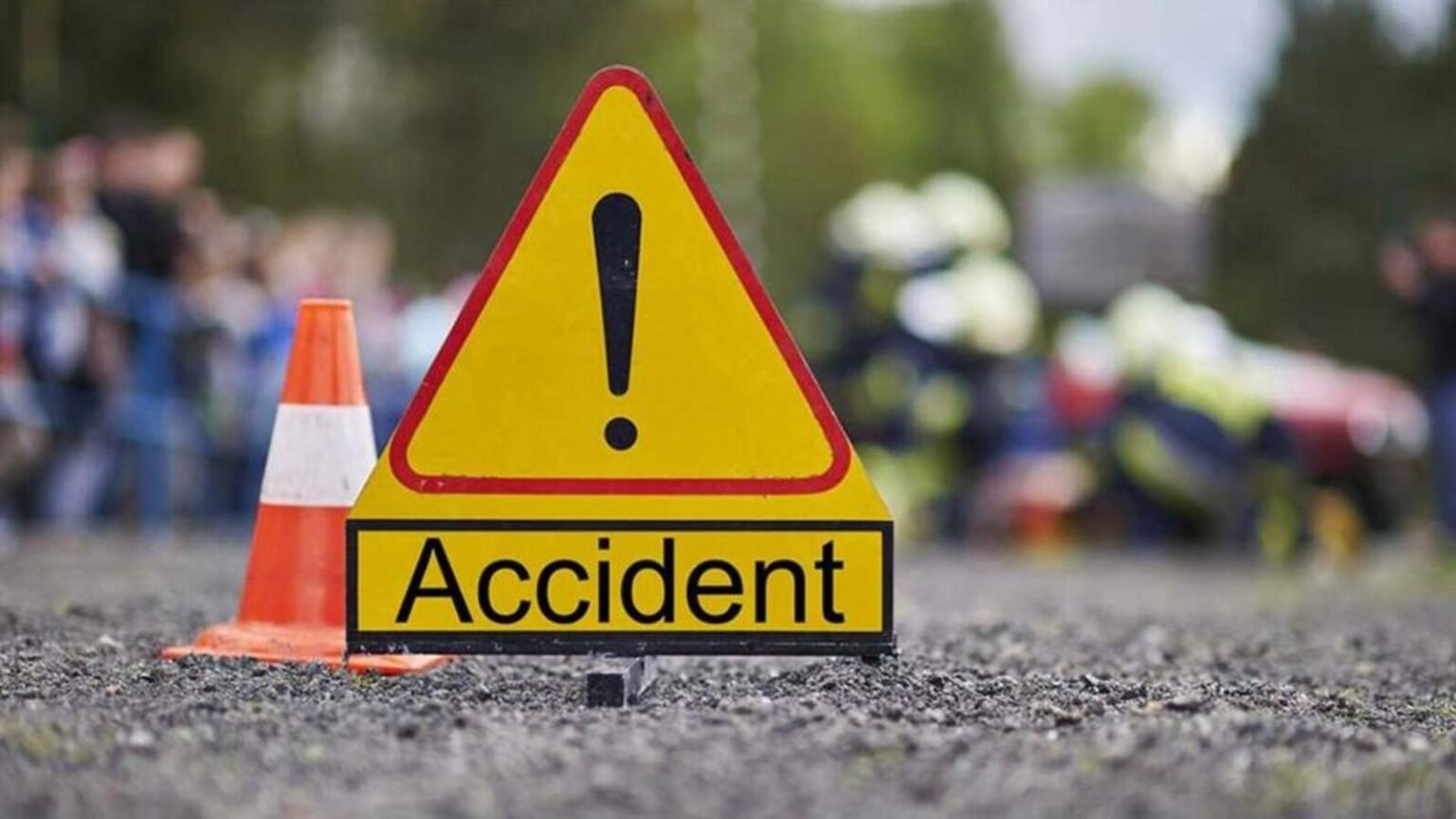 CG Accident- CG में खौफनाक सड़क हादसा: दो बाइकों की आमने-सामने भिड़ंत के बाद सड़क पर गिरे युवकों को ट्रक ने कुचला, 2 की मौके पर मौत; बाइक में लगी आग, तीन गंभीर घायल…..
