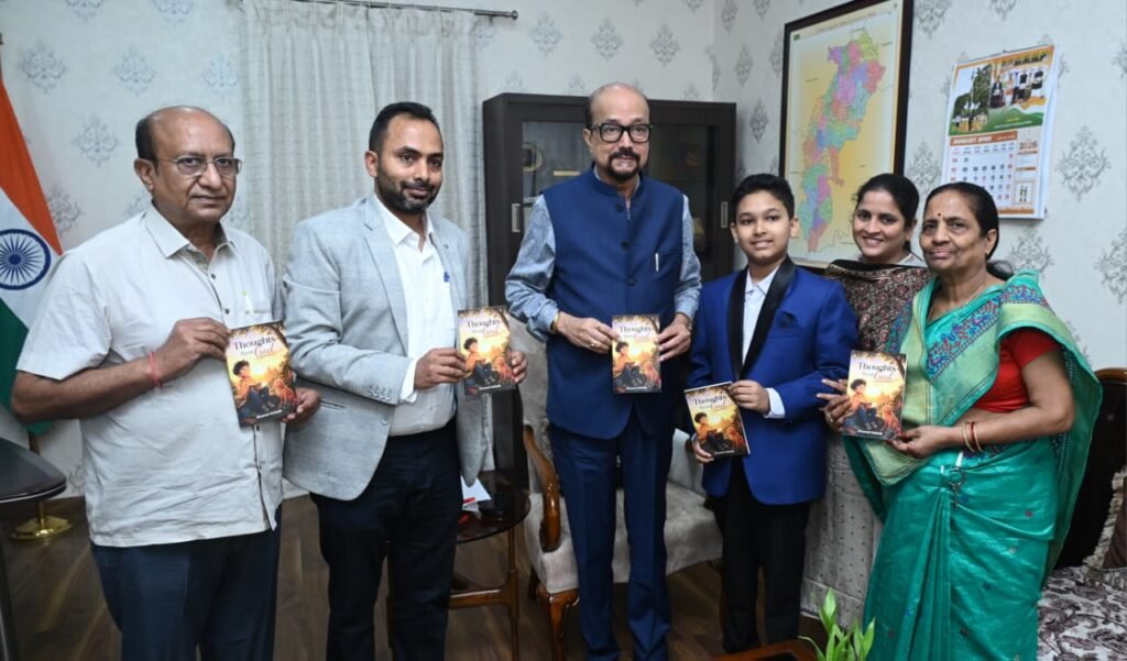 राज्यपाल रमेन डेका ने 12 वर्षीय छात्र मास्टर दिव्यांश की पुस्तक ‘थॉट्स अबाउट गॉड‘ का किया विमोचन……