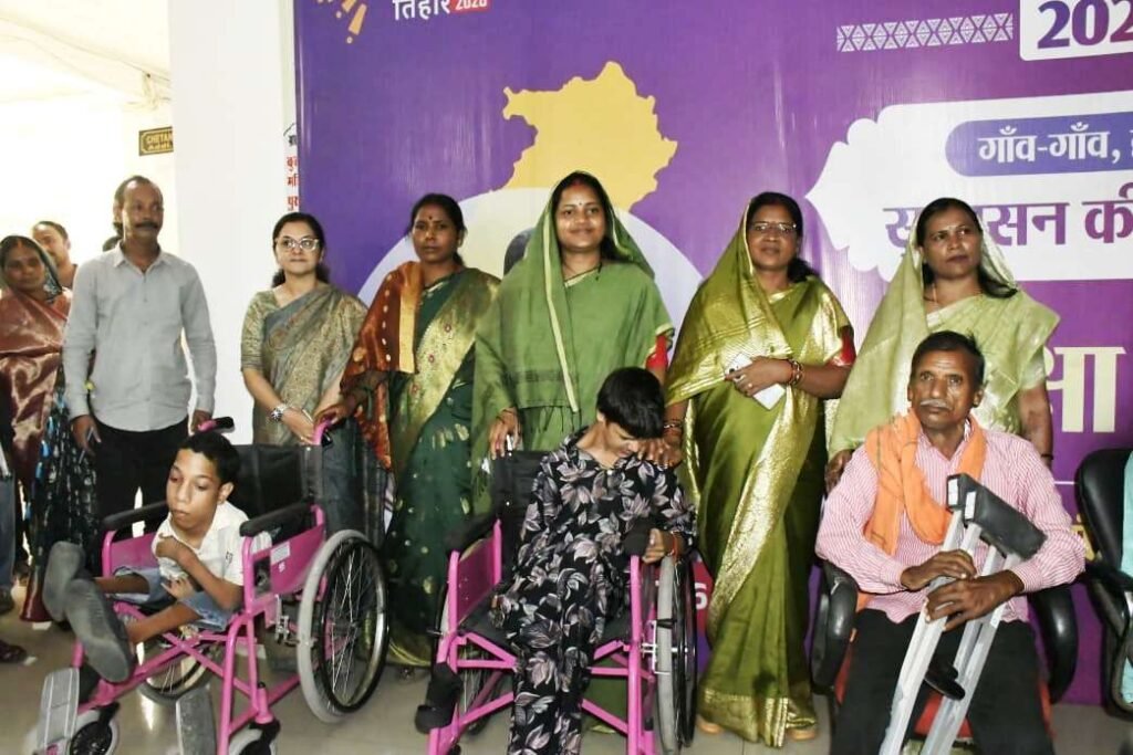 मंत्री लक्ष्मी राजवाड़े ने दिव्यांगजनों को वितरित किए व्हीलचेयर एवं सहायक उपकरण, आत्मीयता से मुलाकात कर जाना हालचाल, सहायक उपकरणों से आसान होगी दिव्यांगजनों की राह….
