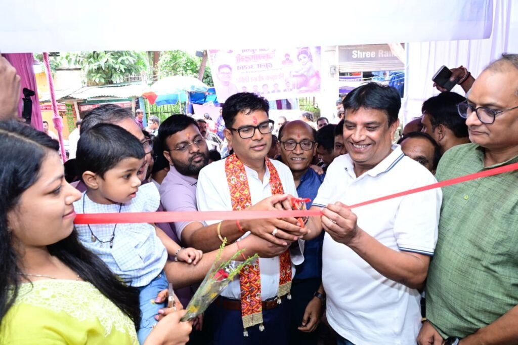 रायगढ़ में श्रीकृष्ण जन्माष्टमी मेले के अवसर पर विशाल भंडारे का आयोजन, वित्त मंत्री ओ.पी. चौधरी ने किया भंडारे का उद्घाटन, श्रद्धालुओं को वितरित किया प्रसाद….