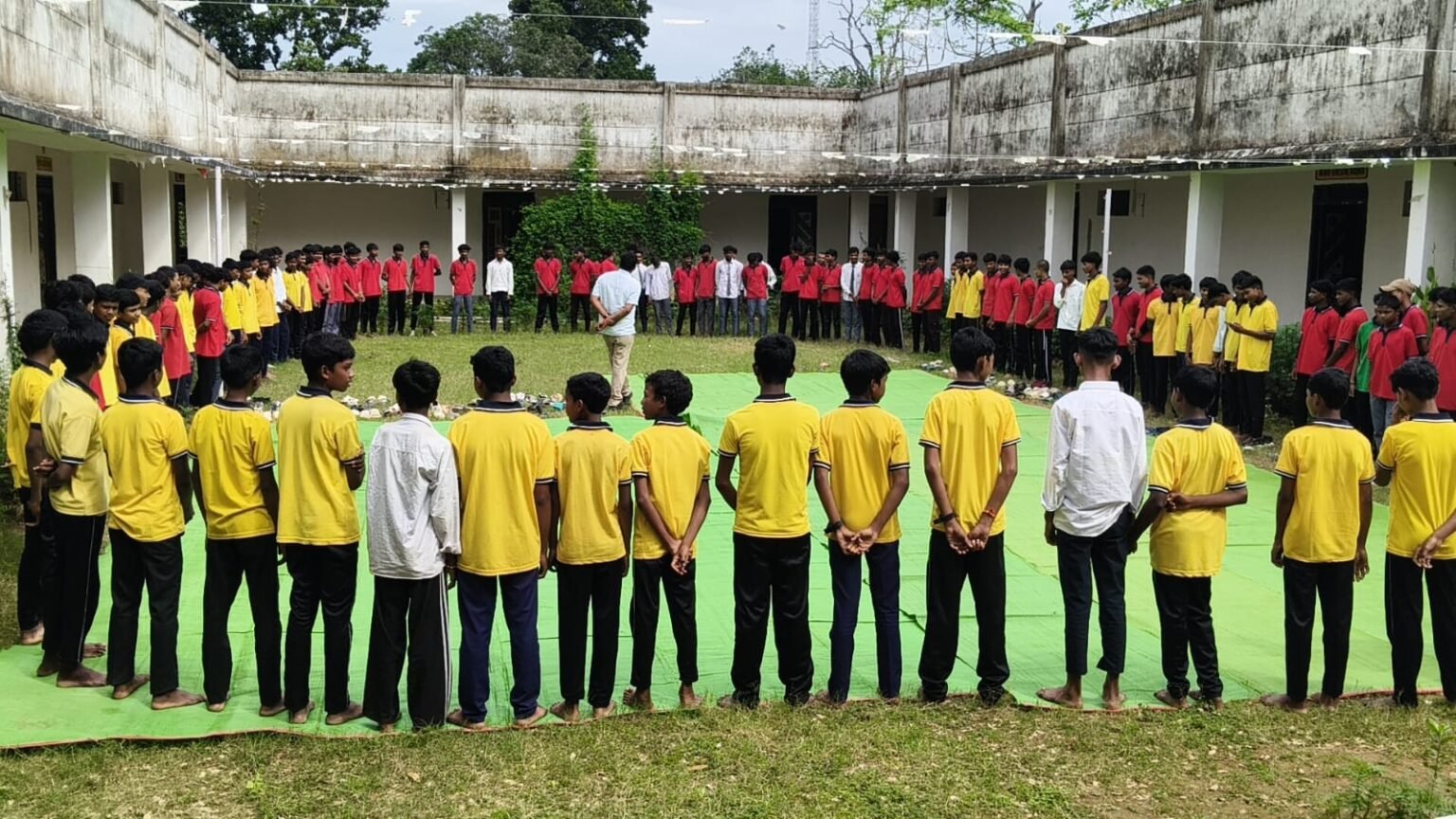 बैगलेस डे पर विद्यालयों में स्वच्छता, रचनात्मकता और खेल गतिविधियों से बच्चों ने सीखा व्यावहारिक जीवन कौशल जनभागीदारी से सूरजपुर जिले के शासकीय विद्यालयों में आयोजित हुए विभिन्न कार्यक्रम।