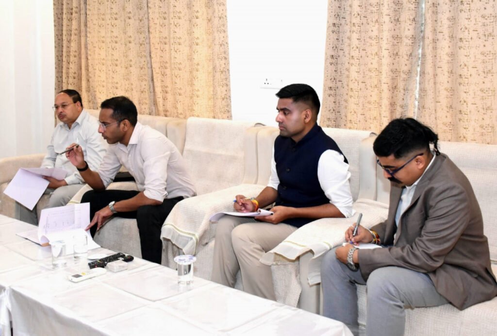 लोक निर्माण विभाग के सचिव ने निर्माण कार्यों की प्रगति की समीक्षा की…..