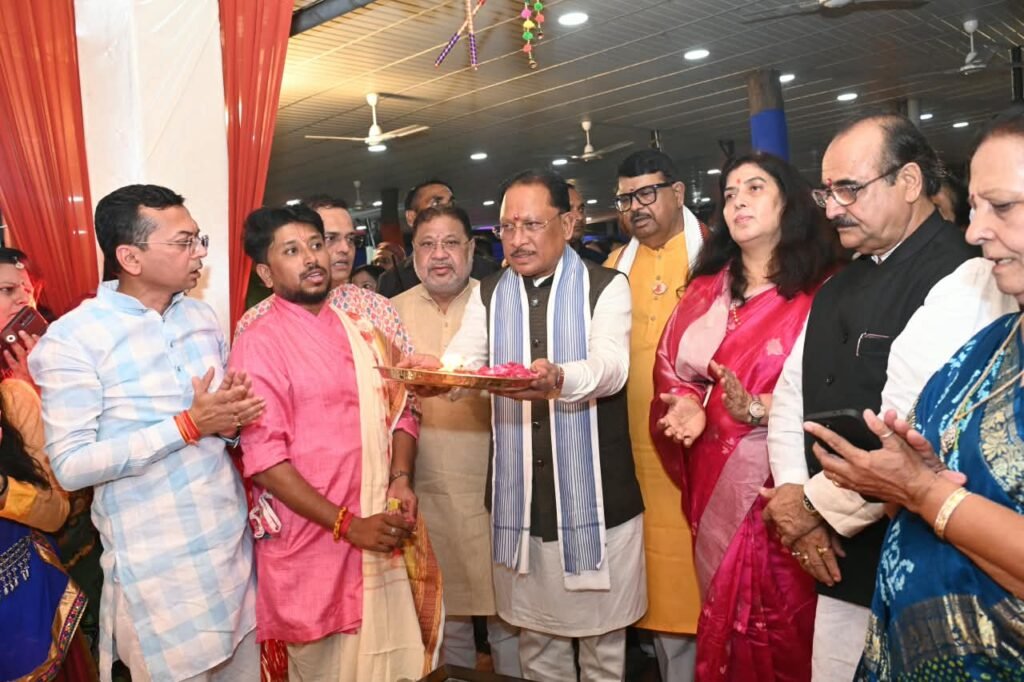 मुख्यमंत्री निवास में गरबा महोत्सव की धूम, भक्ति और उल्लास के रंग में रंगा आयोजन….