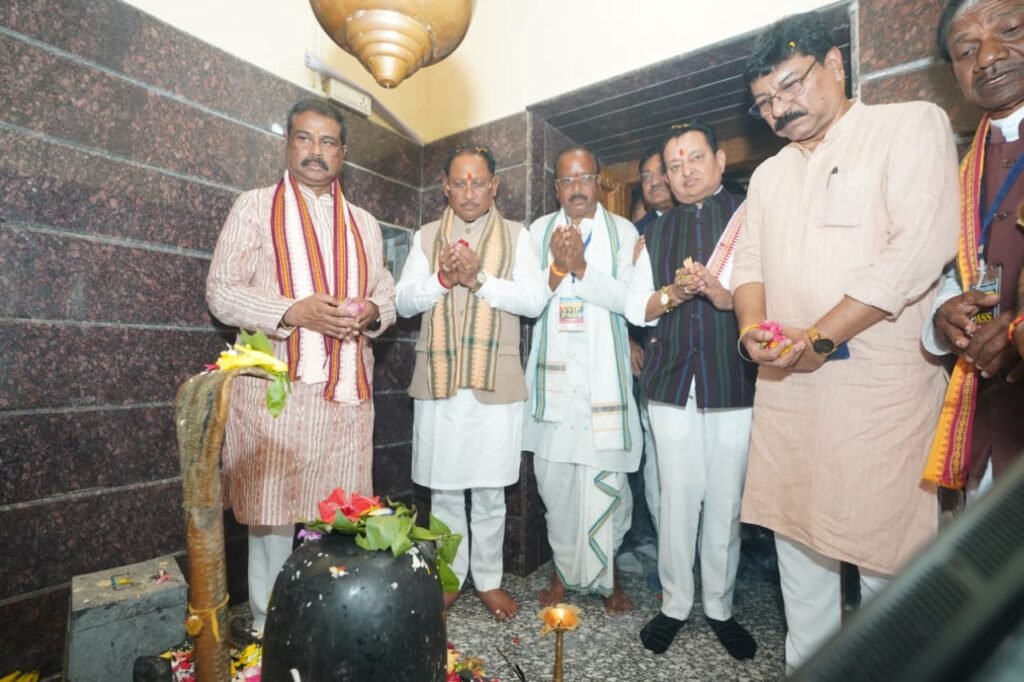 मुख्यमंत्री विष्णु देव साय ने रामचंडी मंदिर में पूजा-अर्चना कर प्रदेश की खुशहाली एवं सुख-समृद्धि की कामना की….