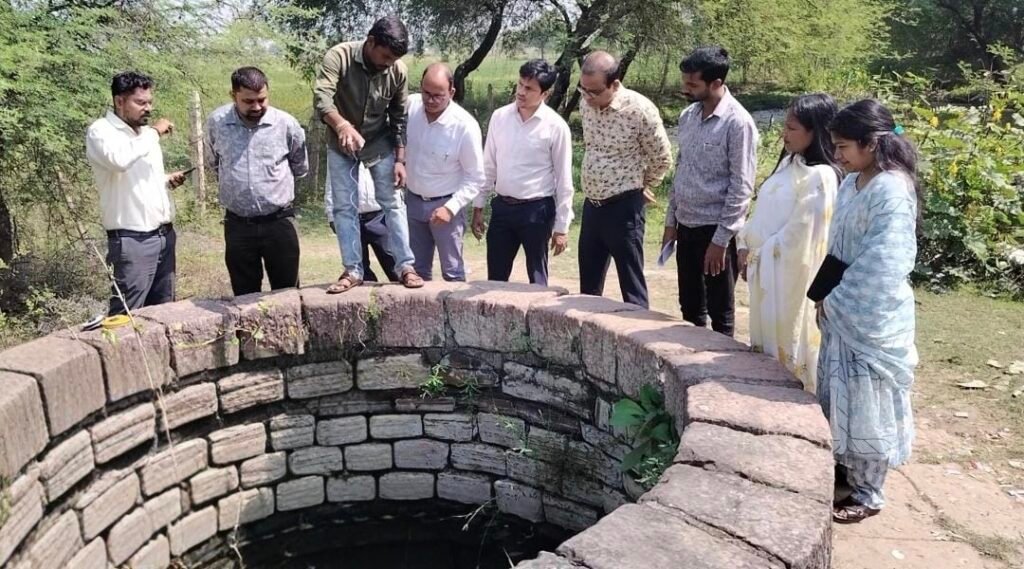 आयुक्त तारन प्रकाश सिन्हा ने बेमेतरा जिले में वीबी-जी राम जी योजना के कार्यों का किया सघन निरीक्षण…..