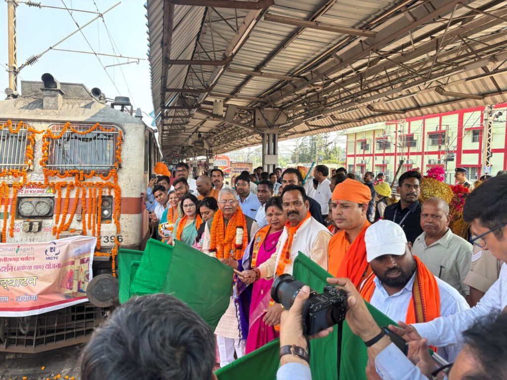 बिलासपुर संभाग के 850 श्रद्धालु विशेष ट्रेन से अयोध्या धाम रवाना, ’मुख्यमंत्री विष्णु देव साय के नेतृत्व में श्री रामलला दर्शन योजना से श्रद्धालुओं को मिल रहा निःशुल्क तीर्थयात्रा का अवसर’…..